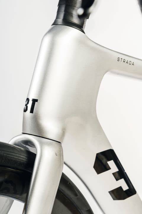 3 T New Strada Force - der aerodynamisch optimierte Steuerkopf sticht ins Auge