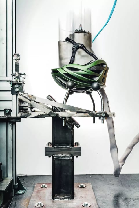Alle racercykelhjelme måtte gennemgå en laboratorietest.