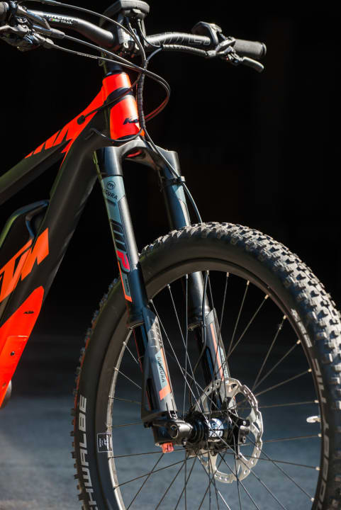   Magura und Motorrad-Fahrwerkshersteller WP haben zusammen eine neue Federgabel für Mountainbikes konstruiert: die Boltron.