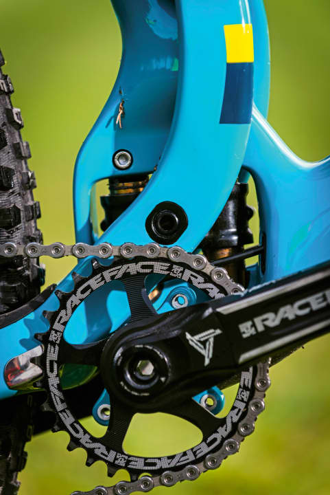   Yeti SB 5.5: Switch-Infinity heißt Yetis ungewöhnliche Hinterbautechnologie, bei der sich das Hauptlager zusätzlich auf und ab bewegt.