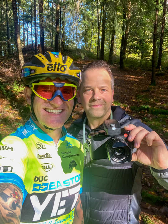 BIKE-Reporter Henri Lesewitz hatte viel Spaß beim Ride. C-26-Besitzer Stefan Utz sprang in der Zeit als Action-Fotograf ein