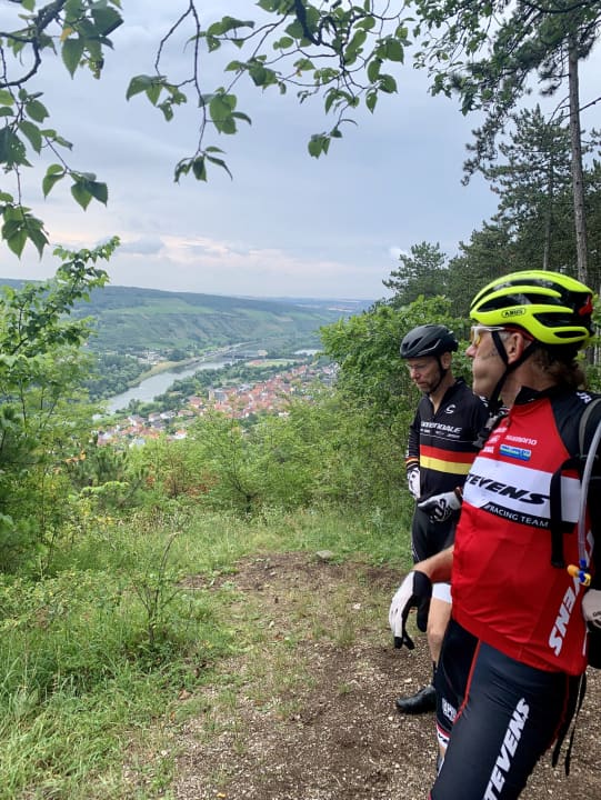 Der Tiefblick und die Trails rund ums Erlabrunner Käppele - muss man mal gesehen haben.