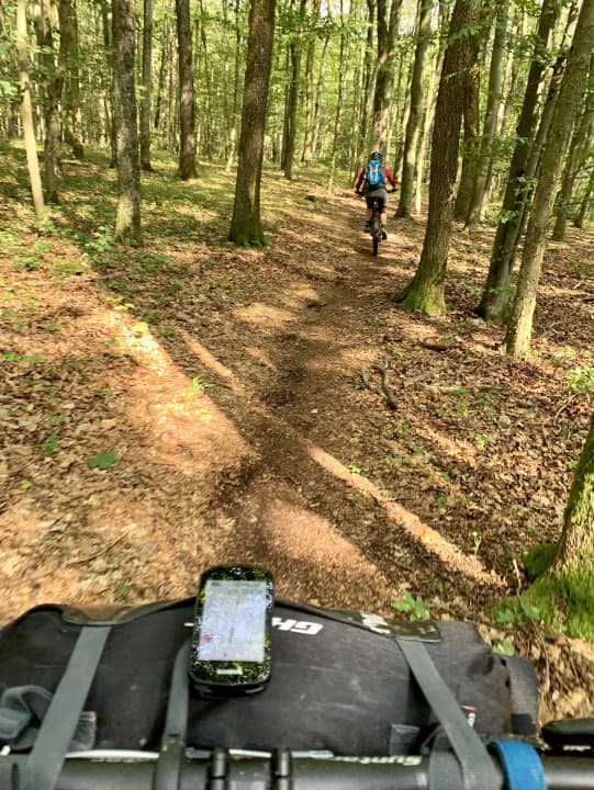 Hinter Litzendorf ging’s dann rein in die Fränkische Schweiz, auf Trails natürlich.