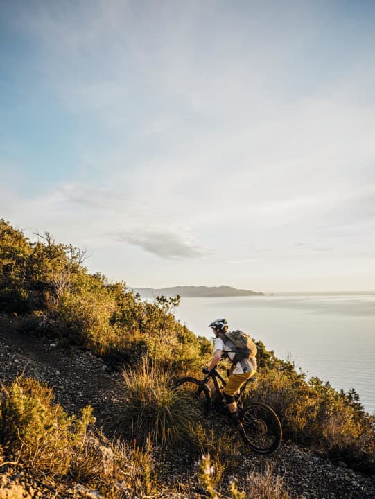 Die Trailspots der Toskana reichen von den Apuanischen Alpen bis zum Strand von Piombino. Am besten verbindet man die in unserem Revier-Guide gezeigten Spots mit einem Roadtrip. Seite 6