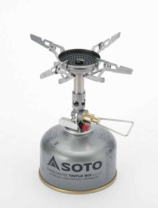 Der Soto Windmaster Kocher wiegt in der leichtesten Ausführung nur 67 Gramm und passt auf Gaskartuschen mit Schraubventil.