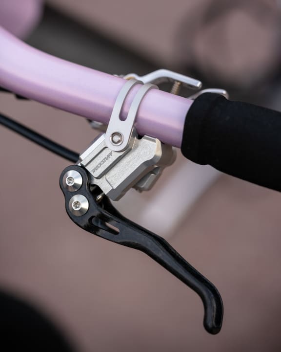 Abseits des Dangerholm Hypersonic Tuning-Bikes eine derzeitige Rarität: Trickstuff Piccola Carbon.