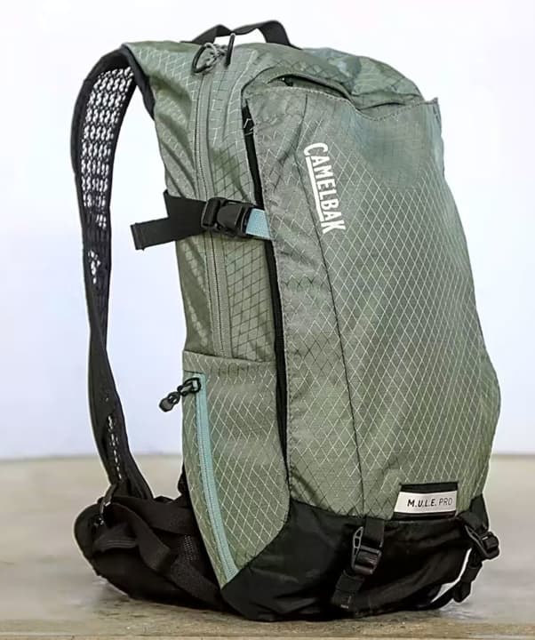Ein leichter Rucksack ist nicht nur praktisch, er wärmt auch den Rücken. 