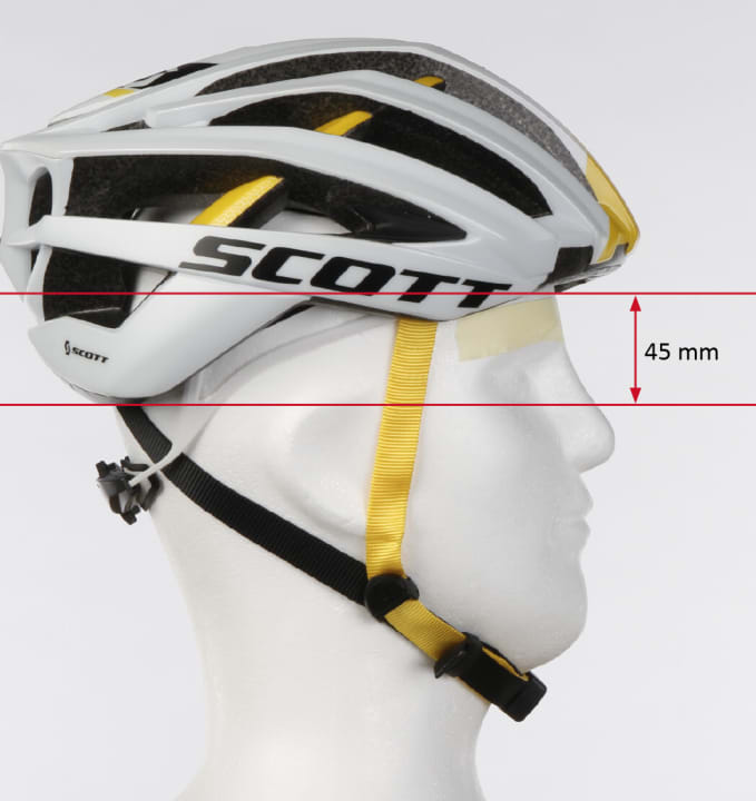 Im Vergleich dazu bedeckt ein klassischer Race-Helm deutlich weniger Kopffläche.