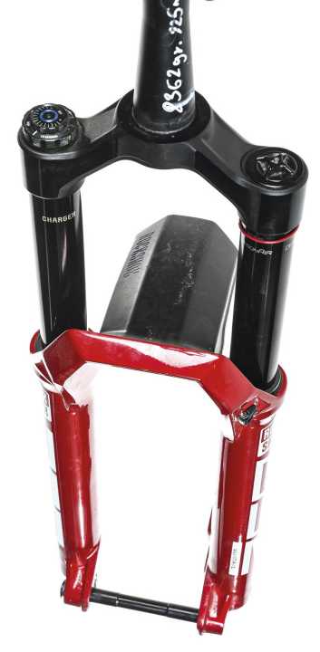 Willkommener Mehrwert: Rockshox liefert die ZEB inklusive Mini-Schutzblech aus.