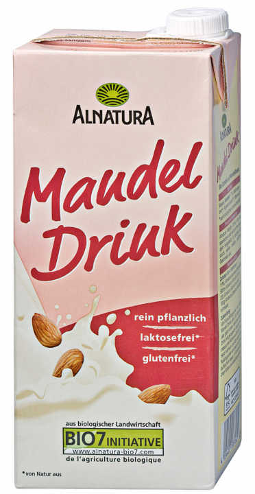   Mandelmilch gehört ebenfalls zur Rundfahrtnahrung im Team. Zusätzlich wird noch Reismilch ausgegeben. In seinen Kaffee kippt der Ausnahme­athlet aber echte Milch.