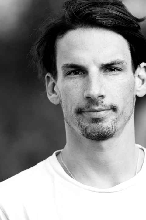  Laurin Lehner, FREERIDE-Redakteur:  "In trockenem Terrain hielt sich der Unterschied noch in Grenzen, auf feuchtem Untergrund dauerte es keine Minute, und schon wussten wir Bescheid: Der günstige Reifen schmierte weg. Das kann wirklich tückisch sein!"