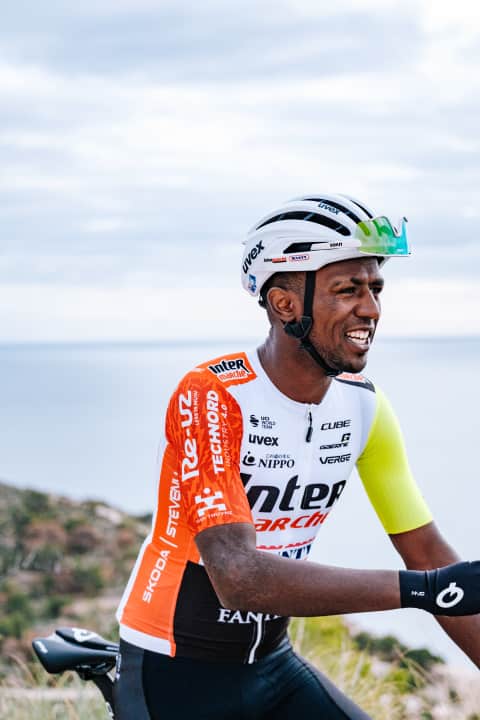 Biniam Girmay mit dem neuen Trikot von Intermarche-Wanty