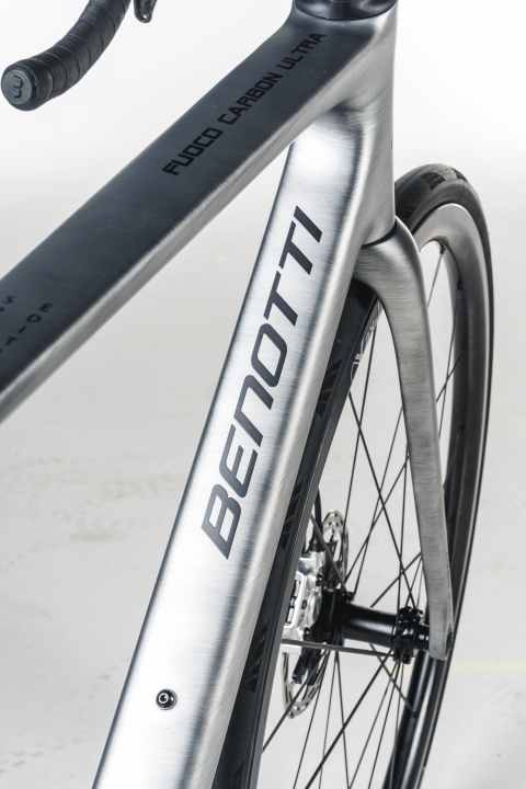 Rahmen: 787 Gramm (Gabel: 371 Gramm)