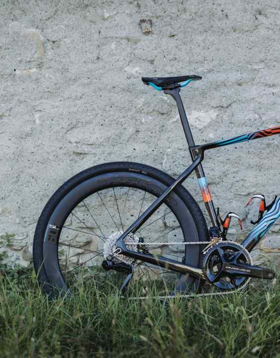 Die Felgen am Fahrrad von Matej Mohorič, dem Merida Silex, sind aus Carbon gefertigt und haben eine Höhe von 60 mm.