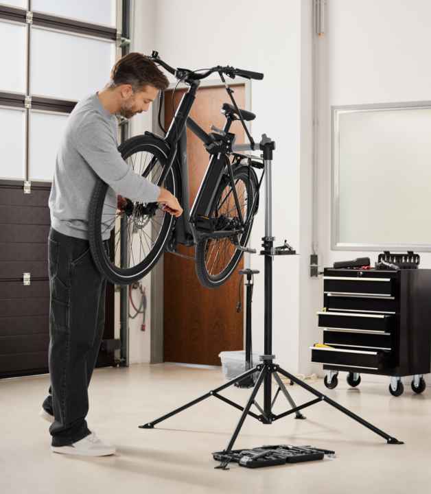 Der Montageständer von Lidl ist ein praktischer und eigentlich unerlässlicher Helfer in der heimischen Bike-Werkstatt.