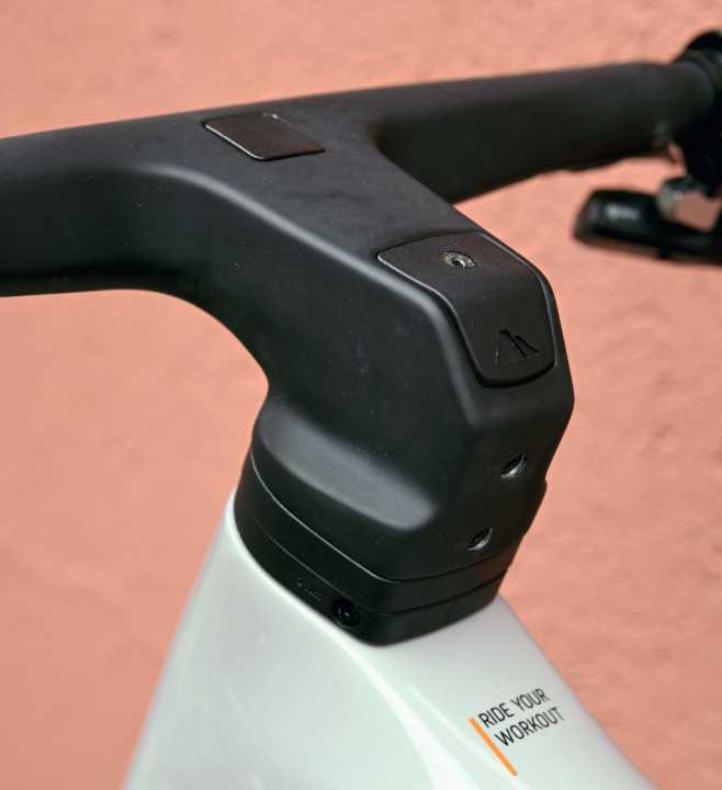 Integration und Minimalismus bestimmen die Optik des Canyon – auch des Cockpits.